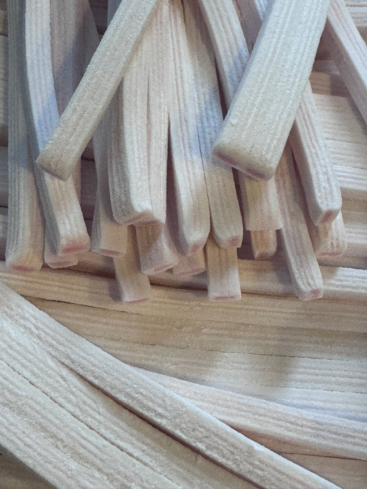 Strawberry and cream planks 100g